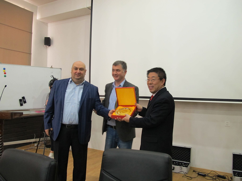 ჩინეთის საზოგადოებრივ მეცნიერებათა აკადემიის დელეგაციის ვიზიტი სტუ-ში