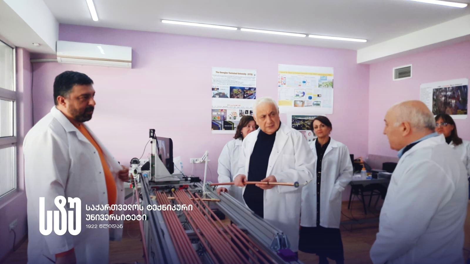 სტუ-ის რექტორი სტროუ ლაბორატორიაში მიმდინარე სამუშაო პროცესს გაეცნო
