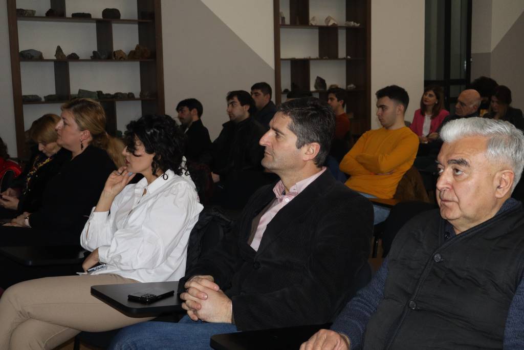 სემინარის ფოტო 3.jpg