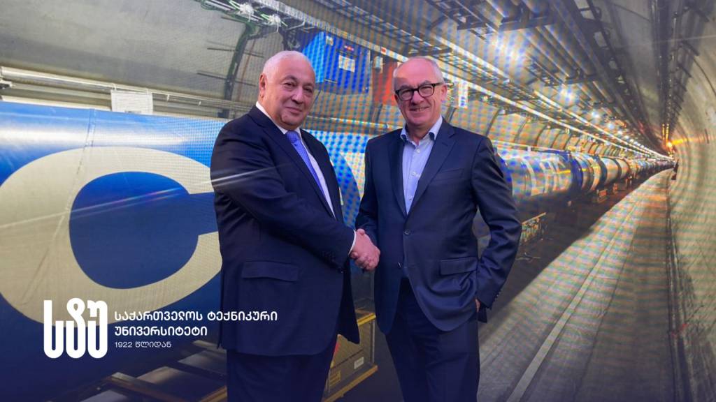 შიდა-30.09.2025-სტუ-რექტორი-CERN გენდირექტორი მარკ ტომსონი-შეხვედრა-ჟენევა.jpeg